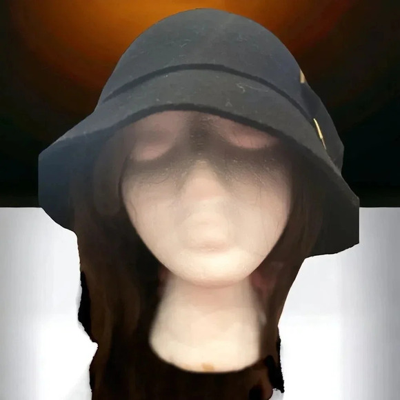 AVINTAGE BLACK WOOL HAT WITH GOLD OUTLINED BOW, FUNNY GIRL VIBES ONE SIZE - Picture 2 of 9